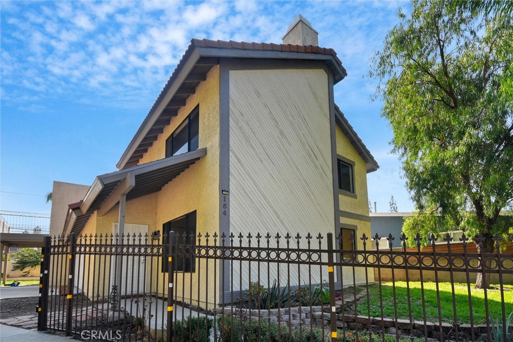 154 N Roberto Avenue