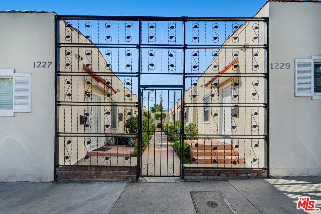 1229 N Fairfax Avenue