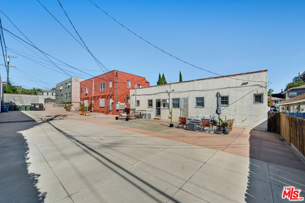 1229 N Fairfax Avenue