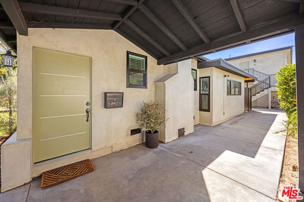 Photo of 2621 Veteran Avenue, Los Angeles, CA 90064 (MLS # 26666287)