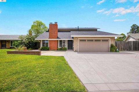 Photo of 8135 Merion Dr Dr, Newark, CA 94560 (MLS # 41131293)