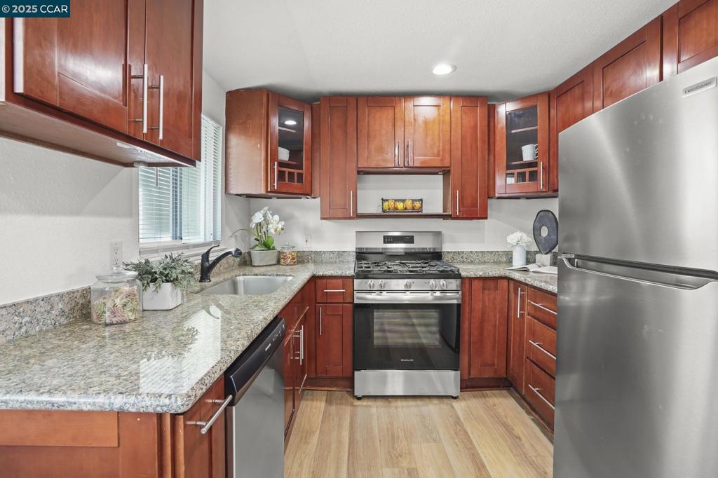 GLENBROOK HGHTS - Residential