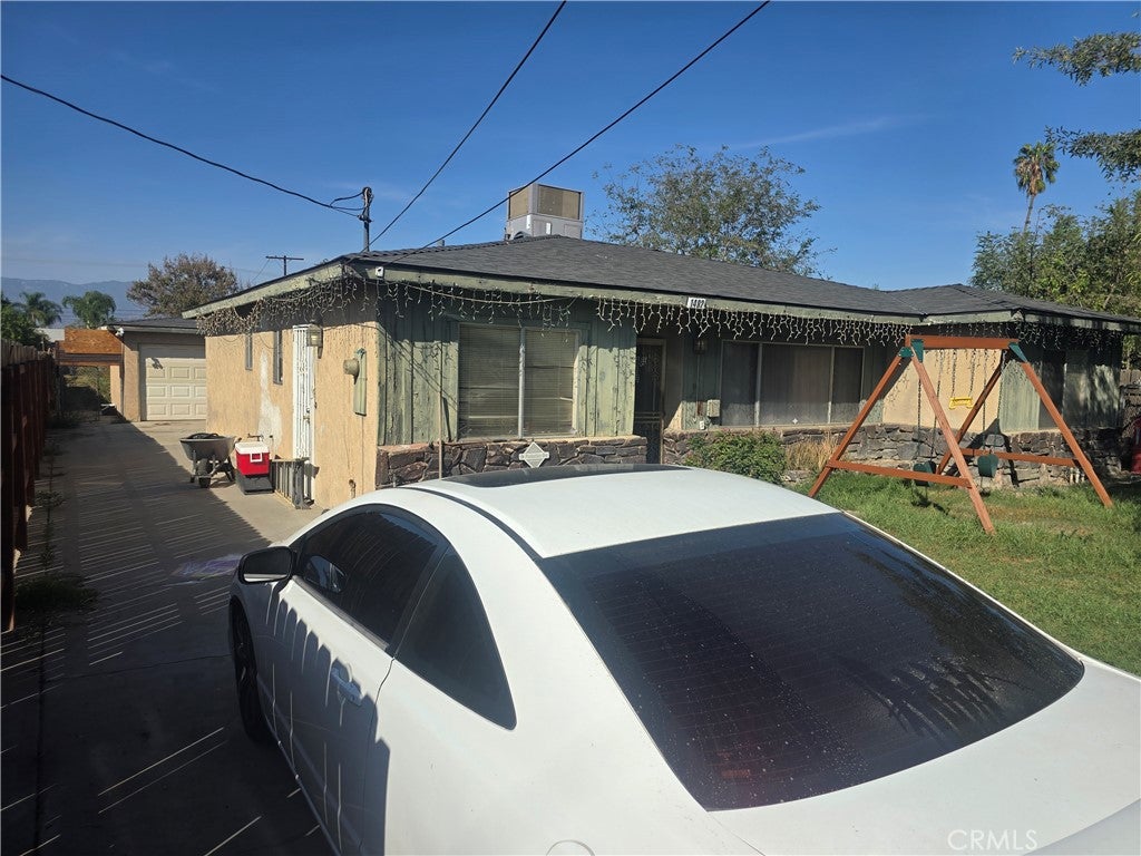 1482 E Davidson