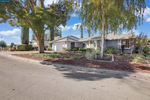 Photo of 1160 Bryn Mawr Dr Dr, Yuba City, CA 95993 (MLS # 41116004) Photo of 1160 Bryn Mawr Dr Dr, Yuba City, CA 95993 (MLS # 41116004)