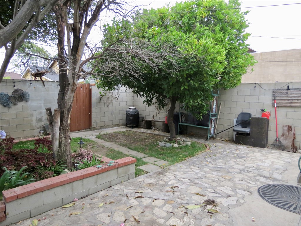 212 N Azusa