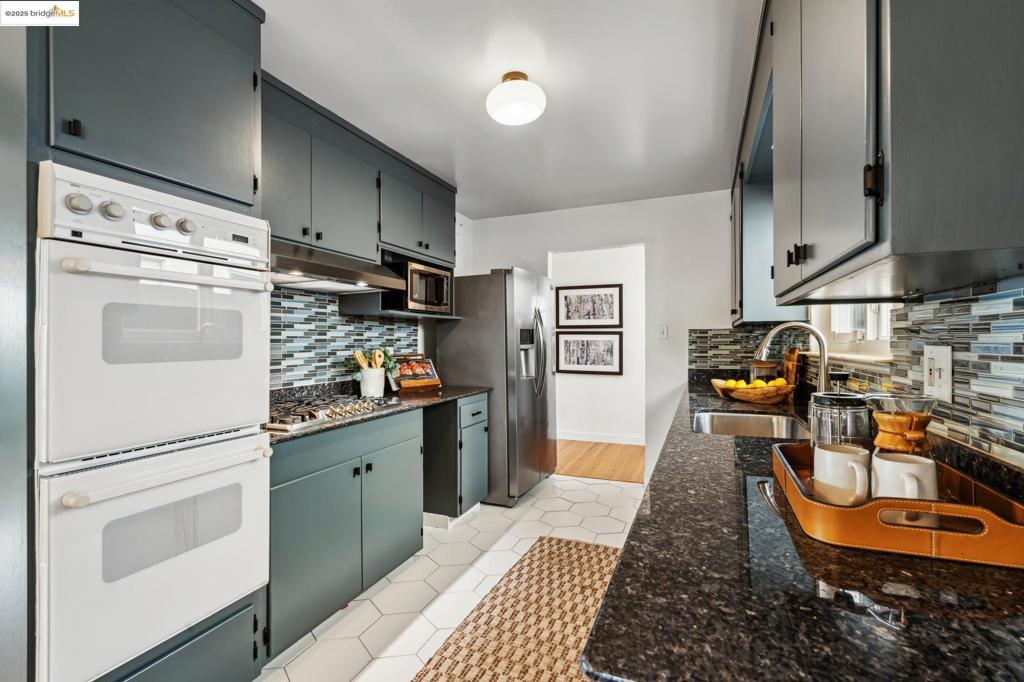 LINCOLN HIGHLAND - Residential