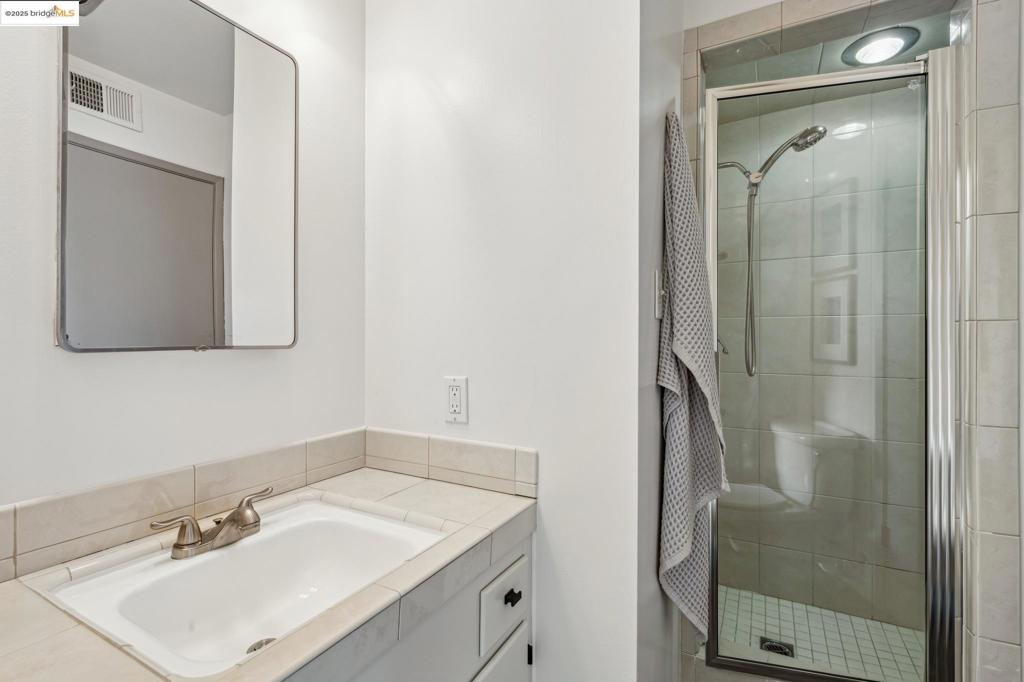 LINCOLN HIGHLAND - Residential