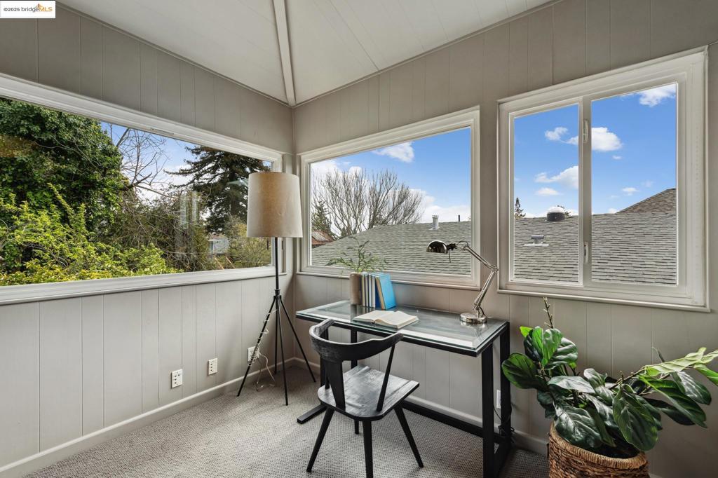 LINCOLN HIGHLAND - Residential