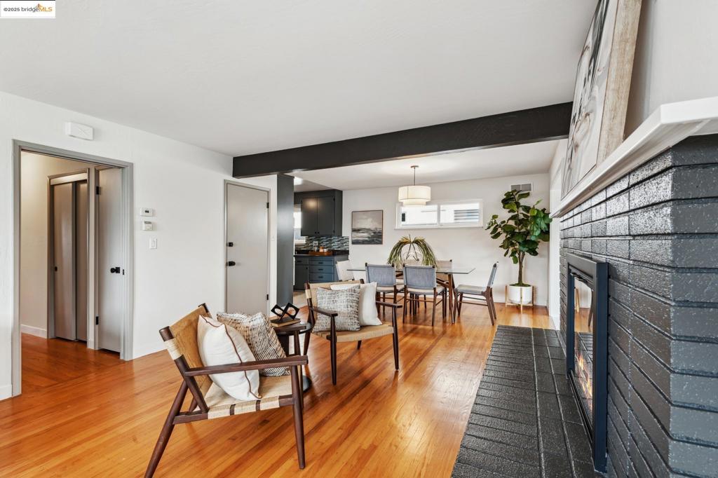 LINCOLN HIGHLAND - Residential