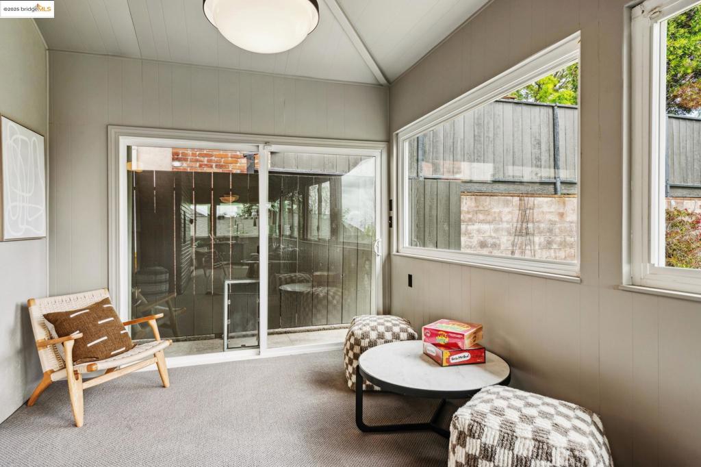 LINCOLN HIGHLAND - Residential