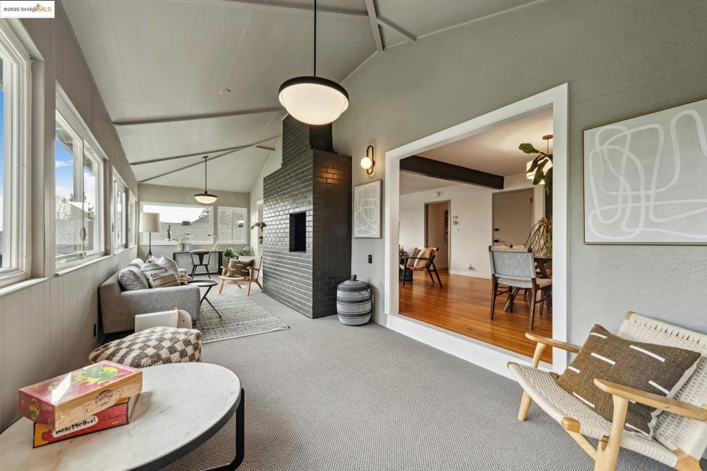 LINCOLN HIGHLAND - Residential