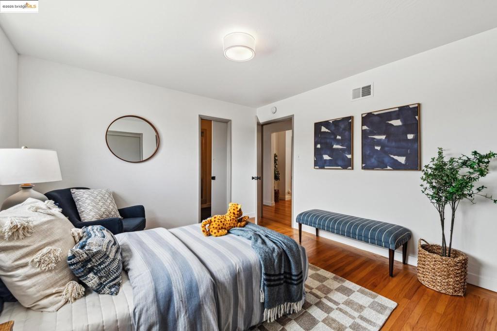 LINCOLN HIGHLAND - Residential