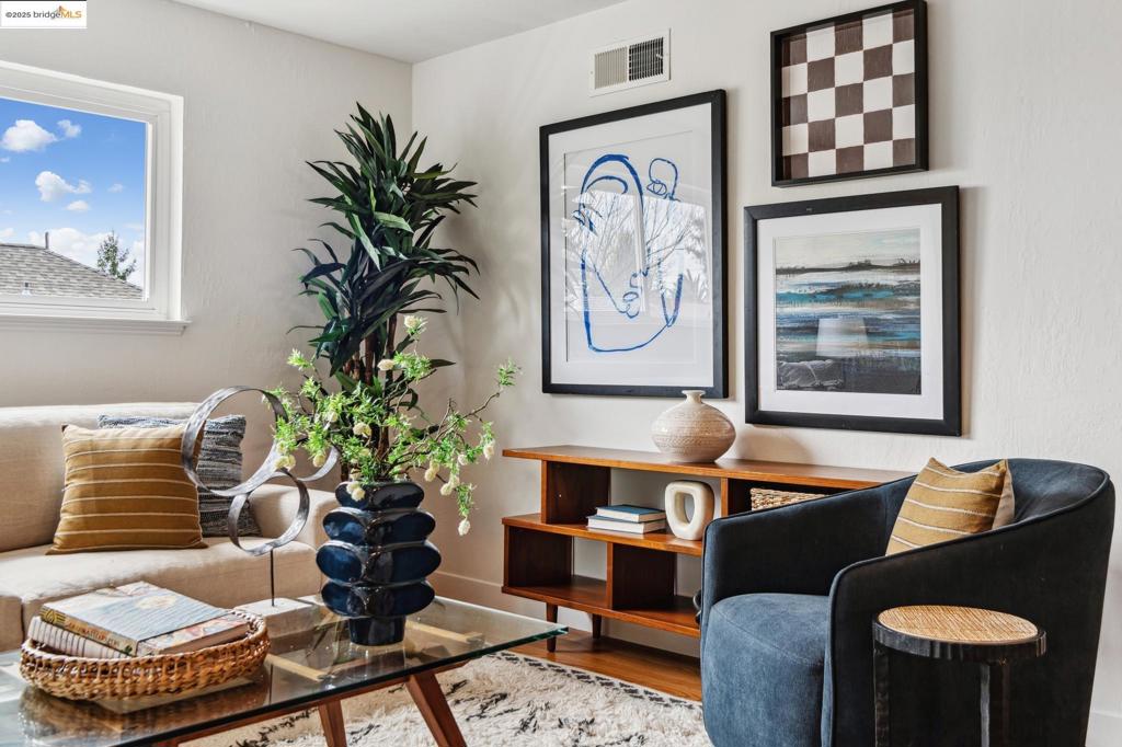 LINCOLN HIGHLAND - Residential