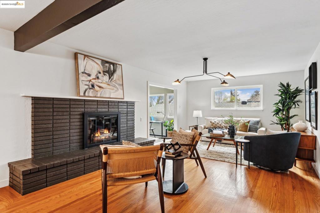 LINCOLN HIGHLAND - Residential