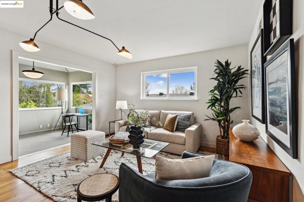 LINCOLN HIGHLAND - Residential