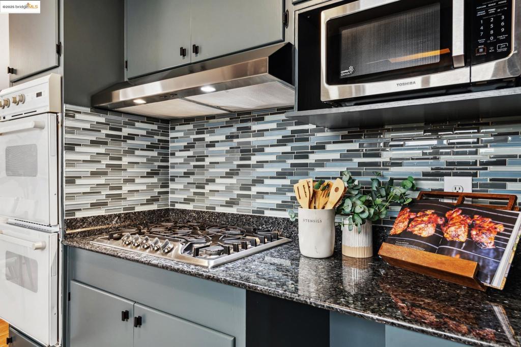 LINCOLN HIGHLAND - Residential