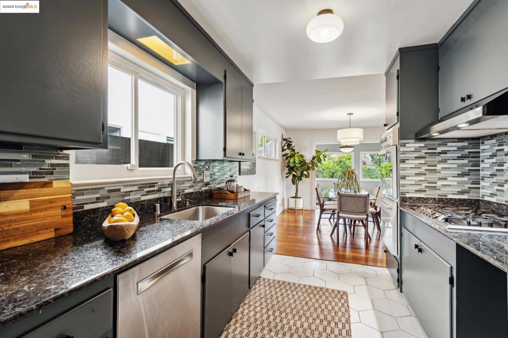 LINCOLN HIGHLAND - Residential