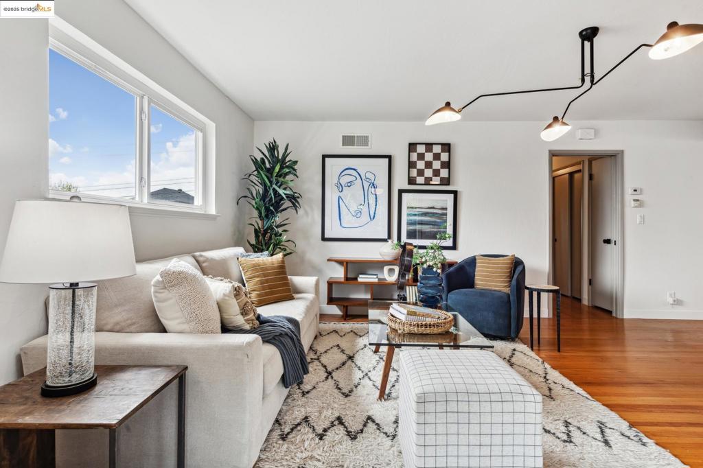 LINCOLN HIGHLAND - Residential