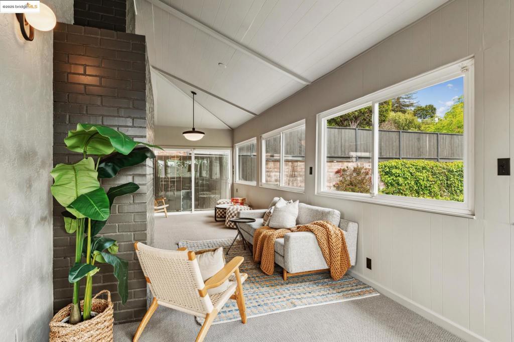 LINCOLN HIGHLAND - Residential