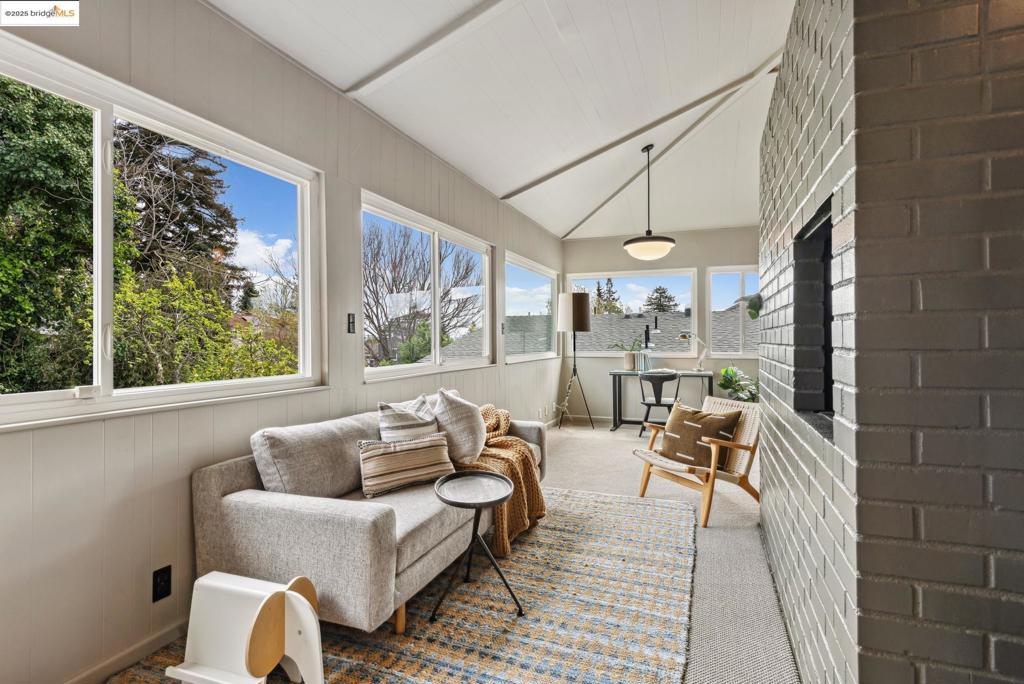 LINCOLN HIGHLAND - Residential