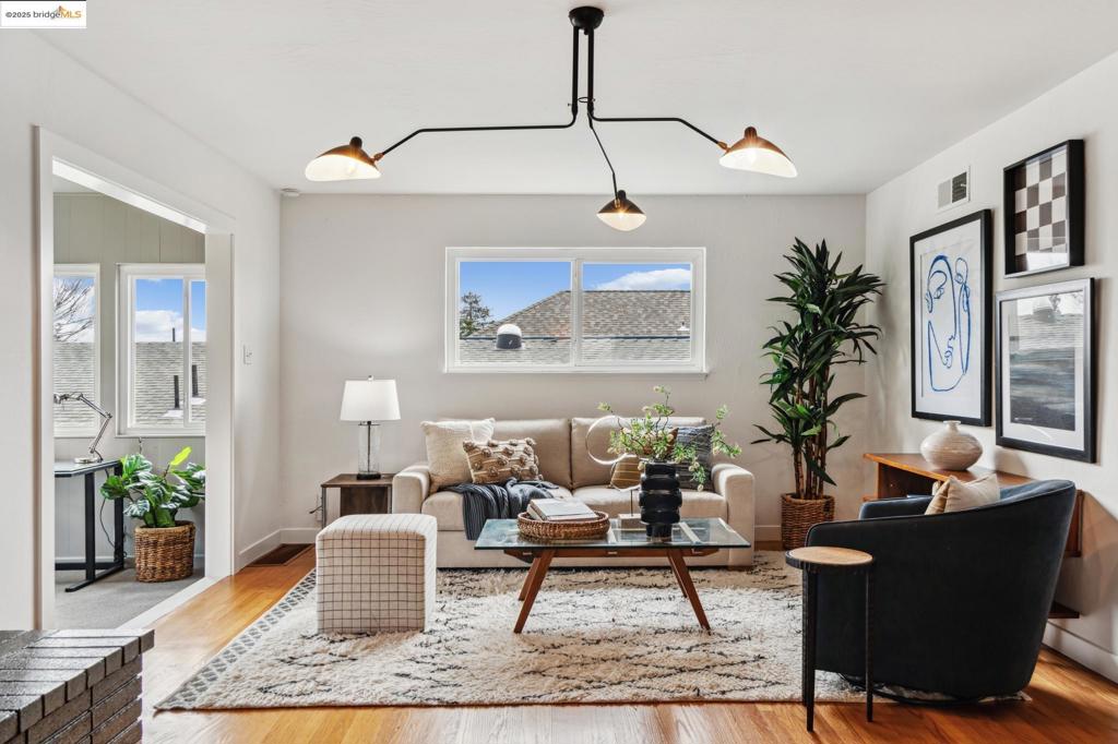 LINCOLN HIGHLAND - Residential