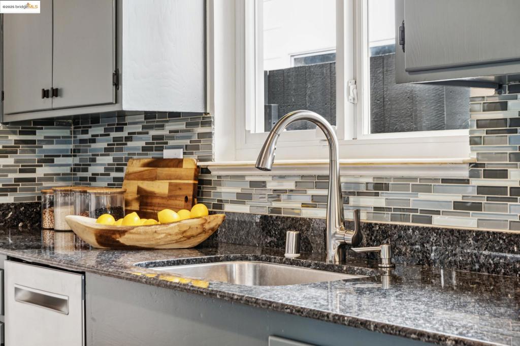 LINCOLN HIGHLAND - Residential