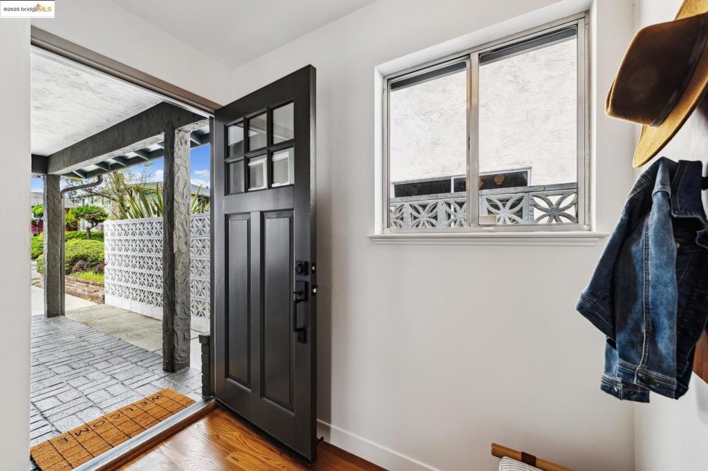 LINCOLN HIGHLAND - Residential