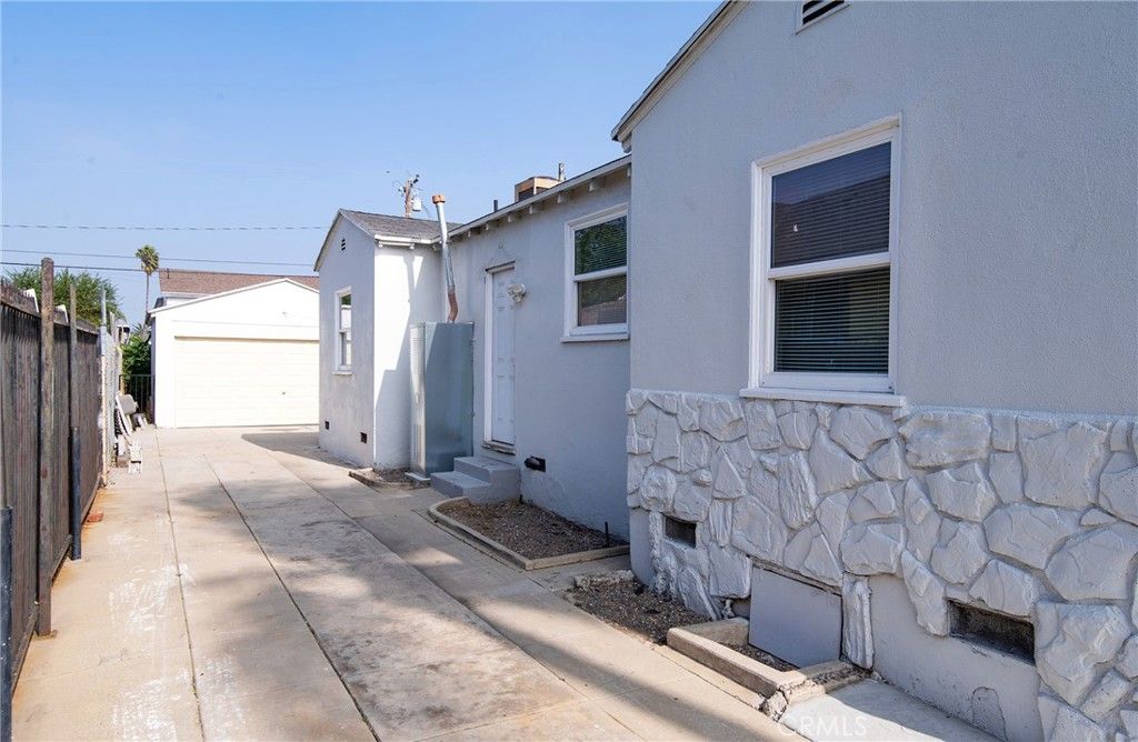 Photo of 1241 W 89th St St, Los Angeles, CA 90044 (MLS # DW26033573)