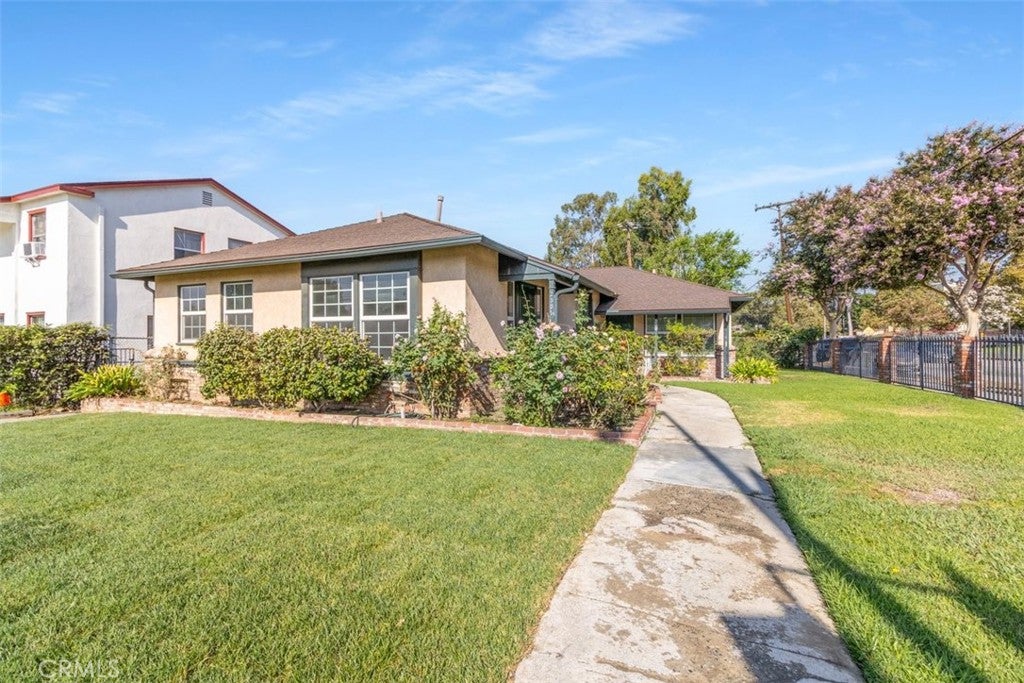 2305 Schoolside