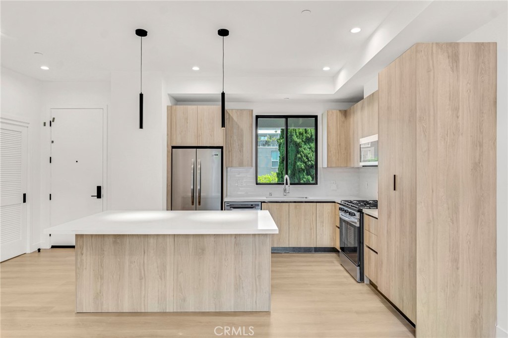 848 N. Hayworth 203