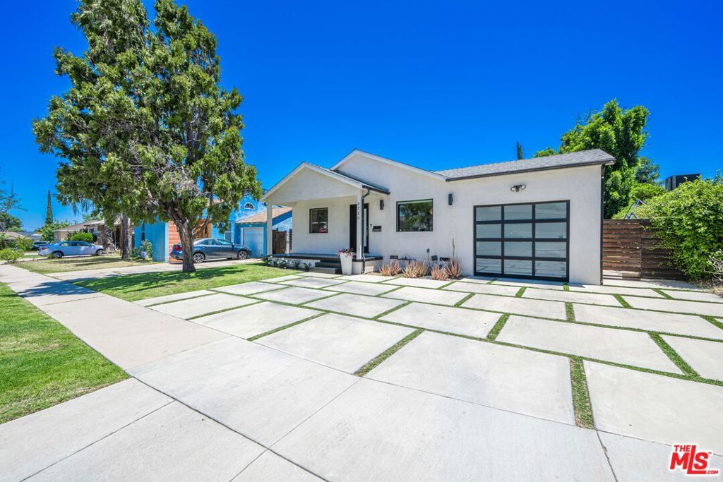 Photo of 5710 Jamieson Avenue, Encino, CA 91316 (MLS # 26847019)
