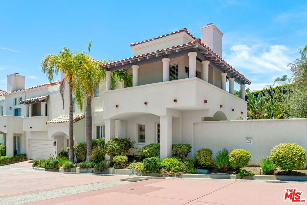 6435 Zumirez Drive