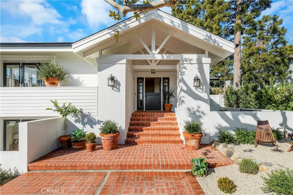 Laguna Beach, California 92651, United States, 4 Bedrooms Bedrooms, ,5 BathroomsBathrooms,Residential,Active,200235