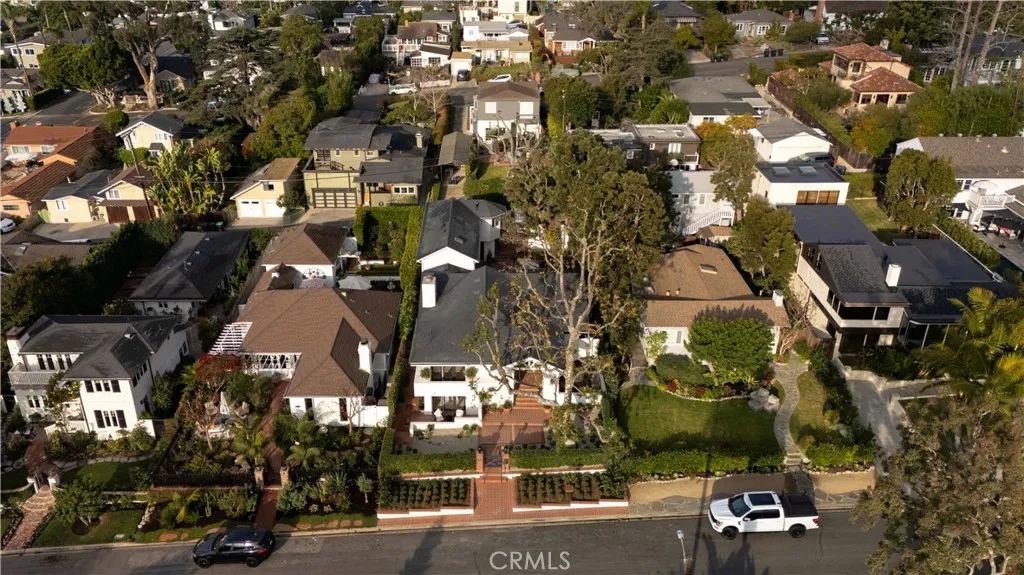 Laguna Beach, California 92651, United States, 4 Bedrooms Bedrooms, ,5 BathroomsBathrooms,Residential,Active,200235