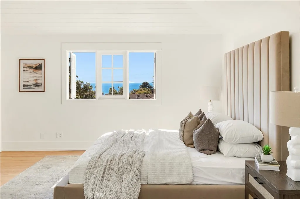 Laguna Beach, California 92651, United States, 4 Bedrooms Bedrooms, ,5 BathroomsBathrooms,Residential,Active,200235