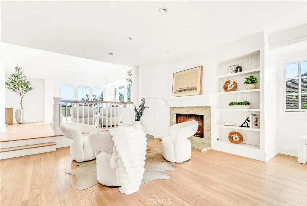 Laguna Beach, California 92651, United States, 4 Bedrooms Bedrooms, ,5 BathroomsBathrooms,Residential,Active,200235