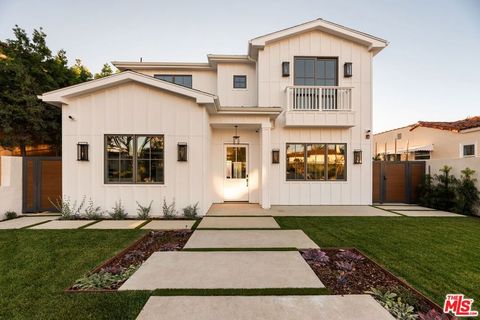 Photo of 2432 22nd Street, Santa Monica, CA 90405 (MLS # 26640813)