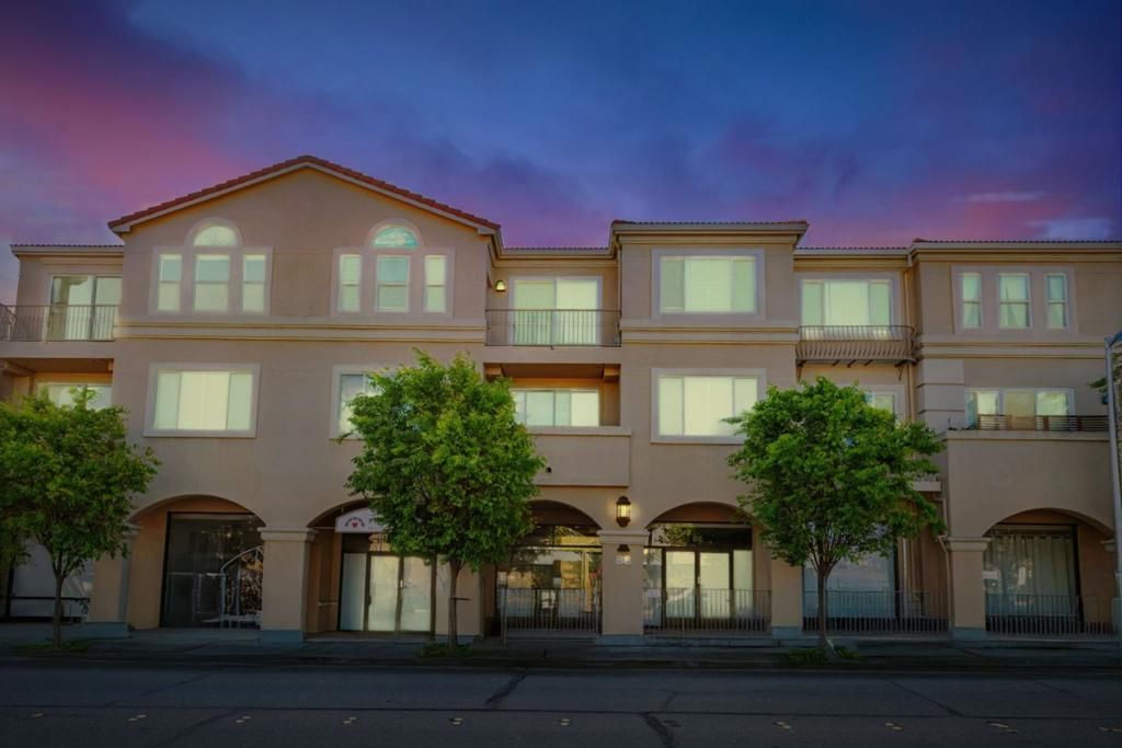 Photo of 88 17th Avenue #304, San Mateo, CA 94402 (MLS # ML82035822)
