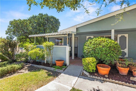 Photo of 19231 Avenue Of The Oaks #A, Newhall, CA 91321 (MLS # SR26173805)