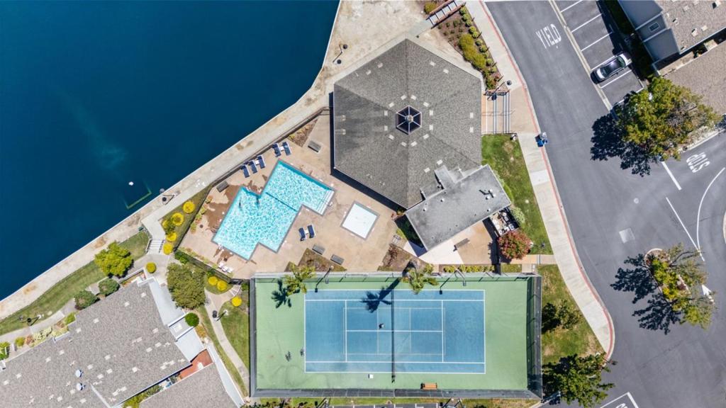 806 Norma Lane, Foster City CA 94404