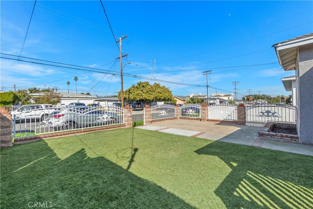 4516 W 165th