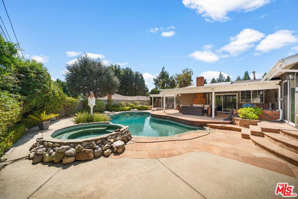 11144 Viking Avenue