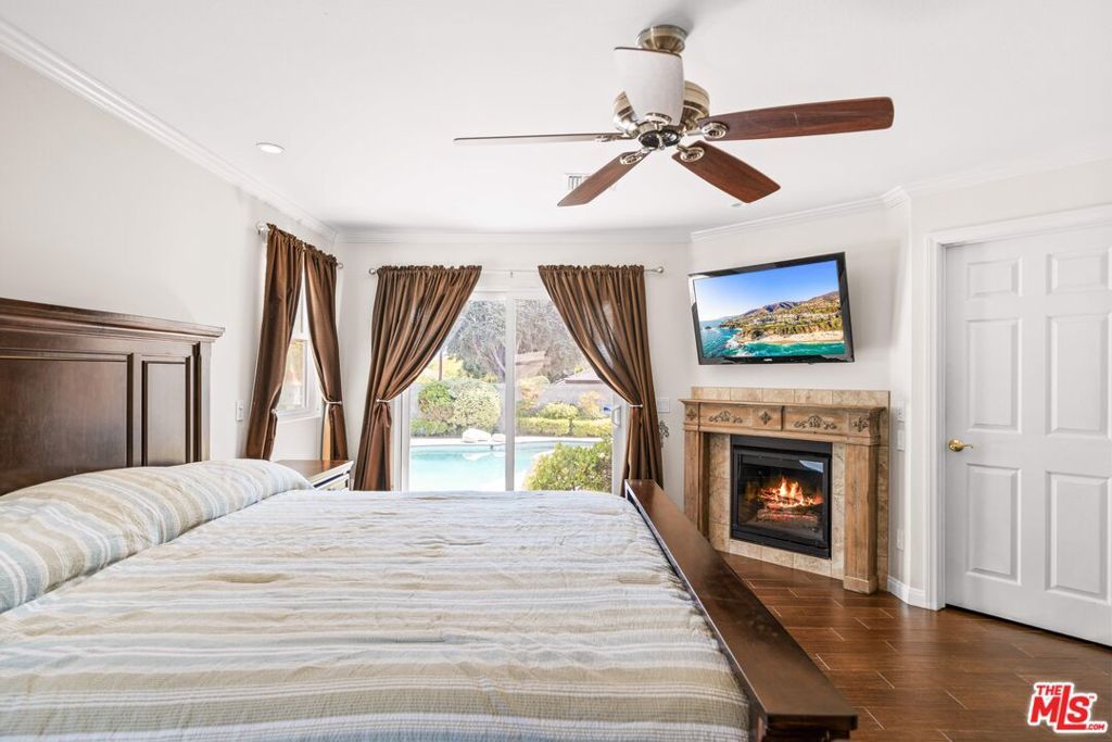 Photo of 11144 Viking Avenue, Porter Ranch, CA 91326 (MLS # 25592079)