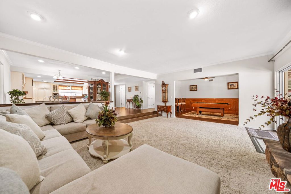 11144 Viking Avenue