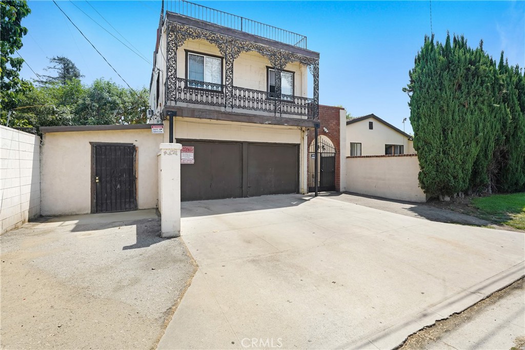 Main image without alt text