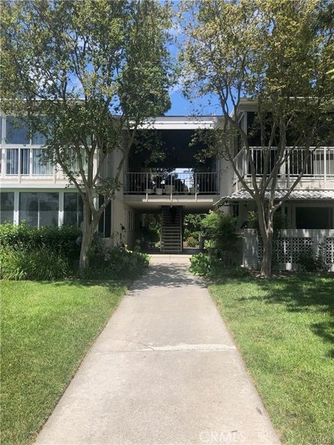 Photo of 530 Via Estrada, Laguna Woods, CA 92653 (MLS # OC26197714)