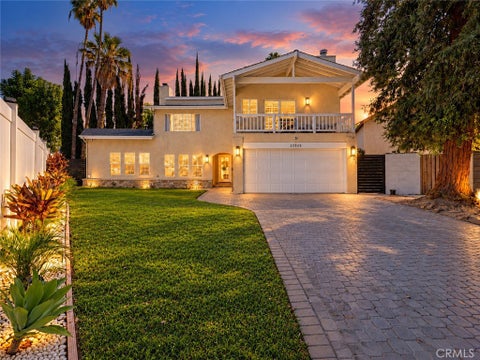 Photo of 22828 Hartland Street, West Hills, CA 91307 (MLS # SR26219585)