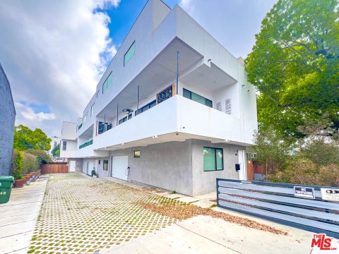 Photo of 948 N Benton Way, Los Angeles, CA 90026 (MLS # 26101862)