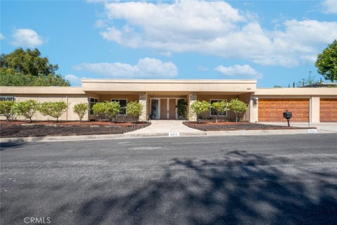 Photo of 4321 Clear Valley Drive, Encino, CA 91436 (MLS # SR26177795)
