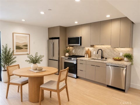 Photo of 12818 1/2 Bloomfield Street, Studio City, CA 91604 (MLS # SR26208613)